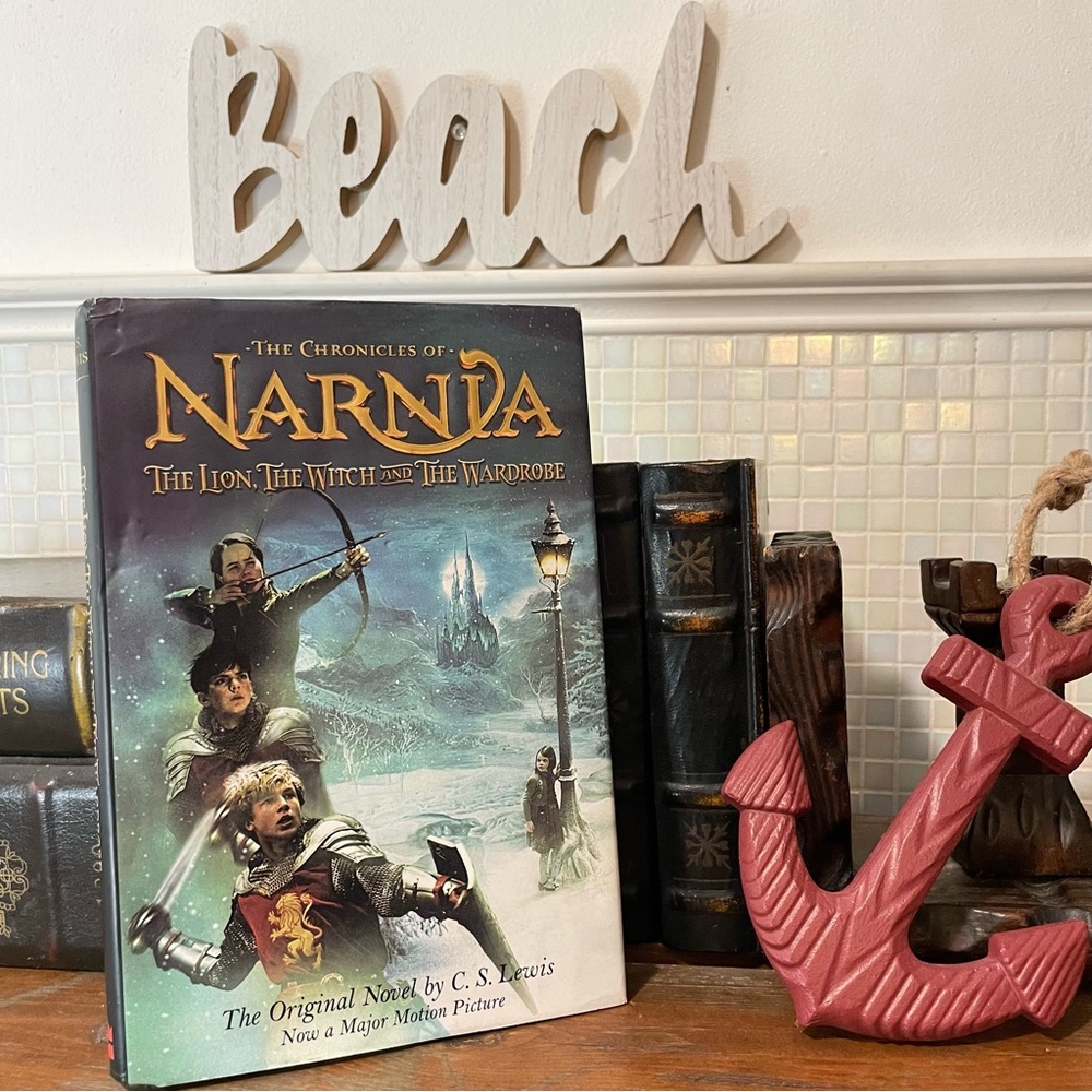 The Chronicals of Narnia (book 2) THE LION, THE WITCH AND THE WARDROBE C.S.Lewis